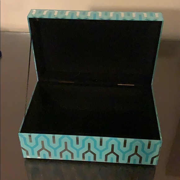 Cute Blue Jewelry Box - Picture 2 of 3